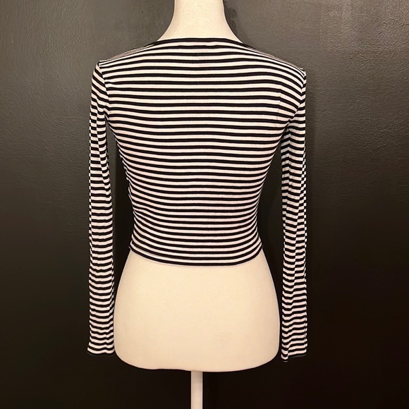 NWOT Forever 21 Black/ White crop - Picture 2 of 2